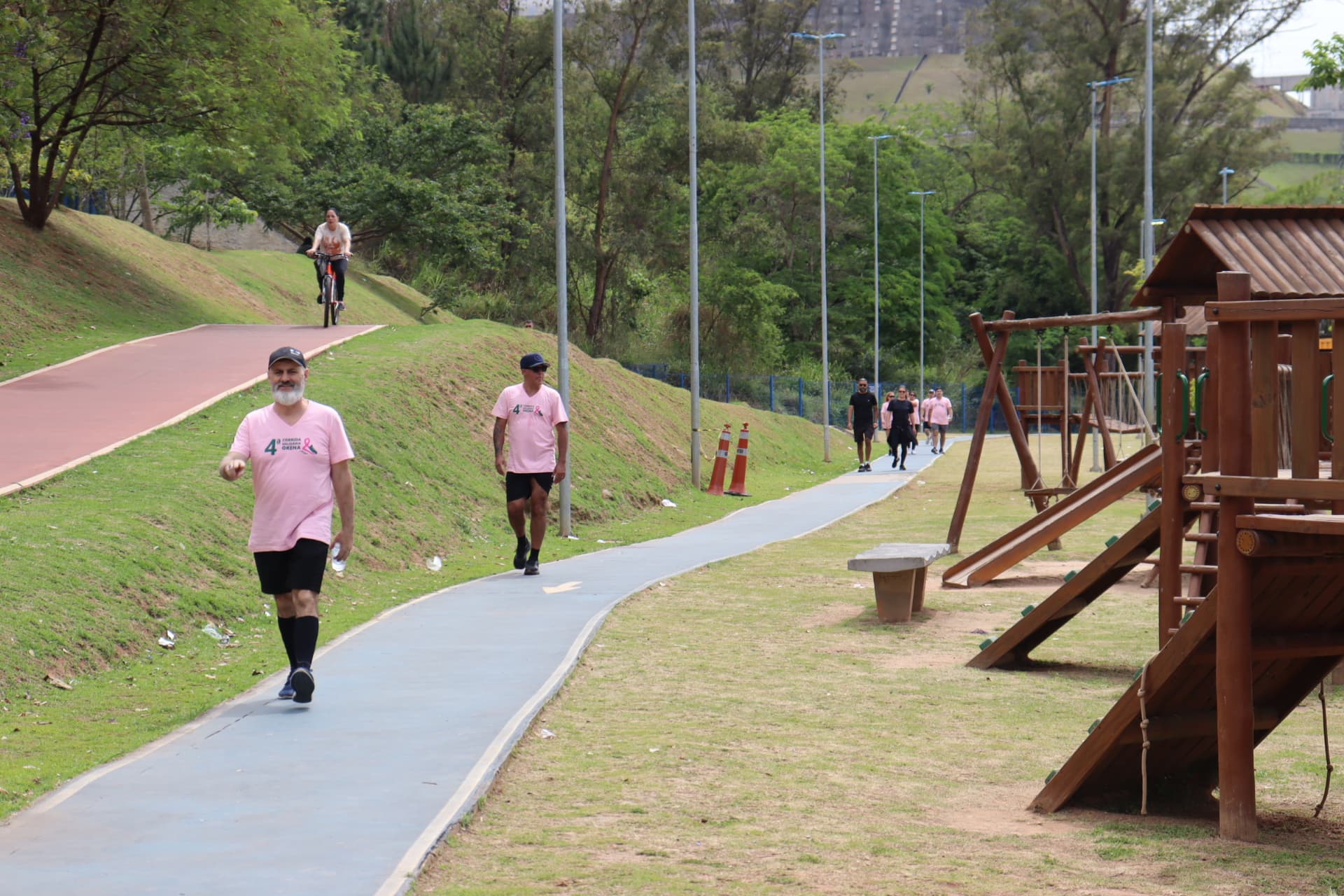 Participantes e ambiente do parque durante a 4ª edição